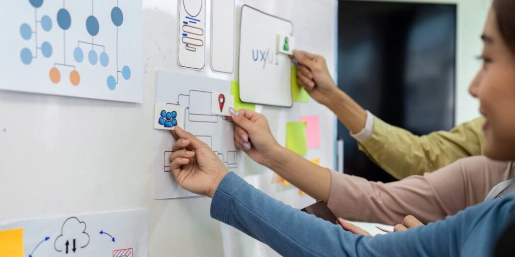 ui-ux-design-va-team-brainstorming-session